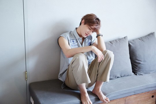JYJ金俊秀家居寫真幕后照 感性魅力吸人眼球【組圖】