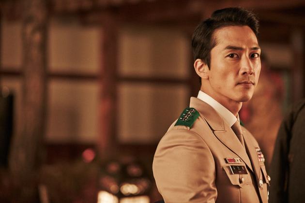 范冰冰女仆裝驚艷 宋仲基樸海鎮金秀賢等男星上演制服誘惑【組圖】