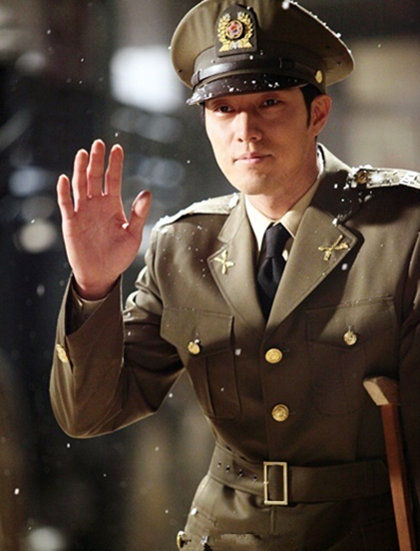 范冰冰女仆裝驚艷 宋仲基樸海鎮金秀賢等男星上演制服誘惑【組圖】
