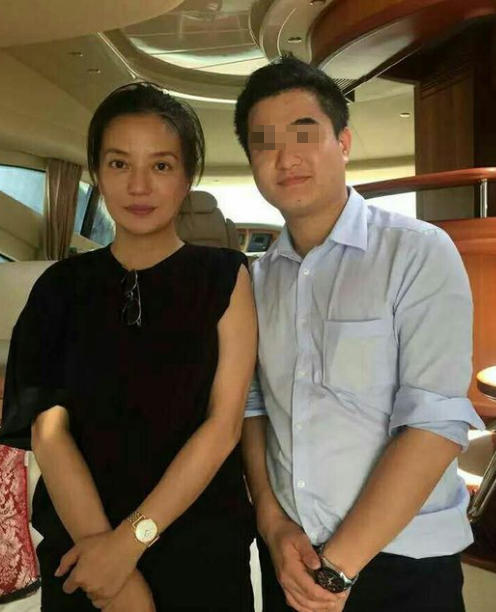 趙薇素顏帶女拍戲引熱議 宋慧喬允兒樸信惠素顏照美膚吸睛【組圖】
