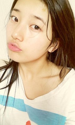 趙薇素顏帶女拍戲引熱議 宋慧喬允兒樸信惠素顏照美膚吸睛【組圖】
