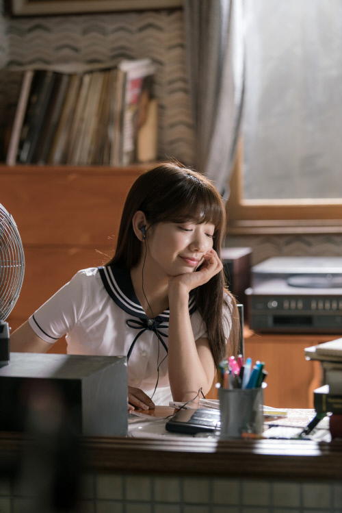 樸信惠《Doctors》校服劇照 叛逆眼神變身不良學生【組圖】