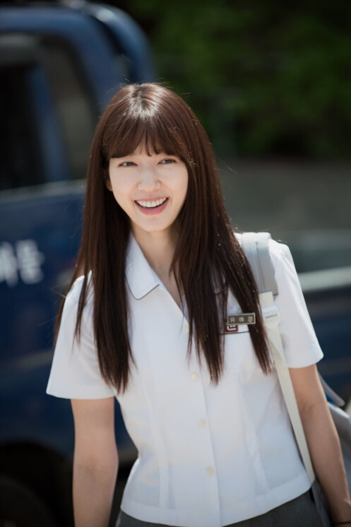 樸信惠《Doctors》校服劇照 叛逆眼神變身不良學生【組圖】