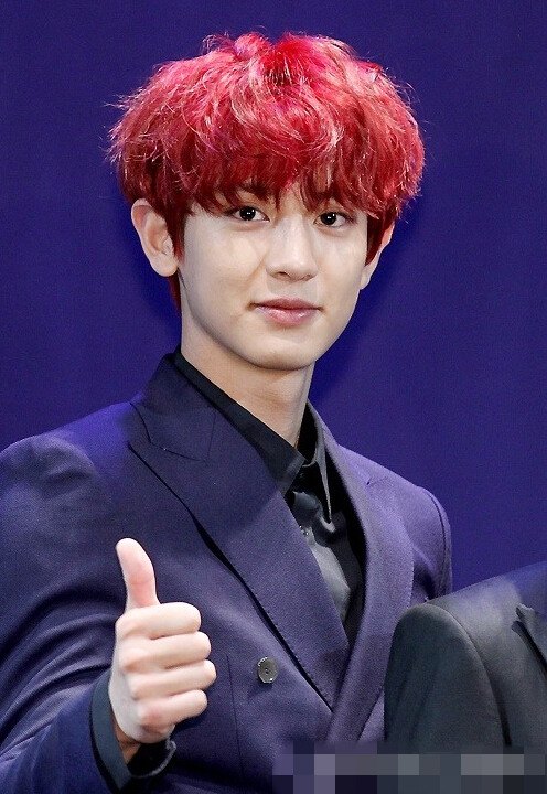 EXO全員出席《EX'ACT》發布會 張藝興呆萌kai粉發吸睛【組圖】