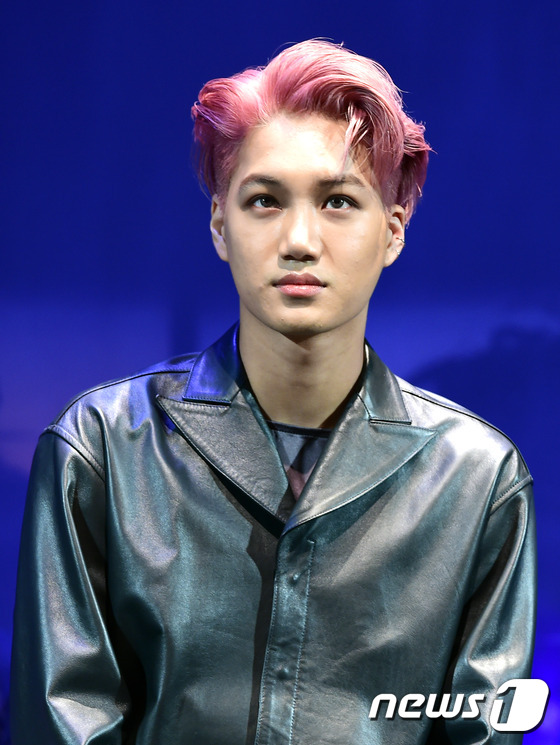 EXO全員出席《EX'ACT》發布會 張藝興呆萌kai粉發吸睛【組圖】