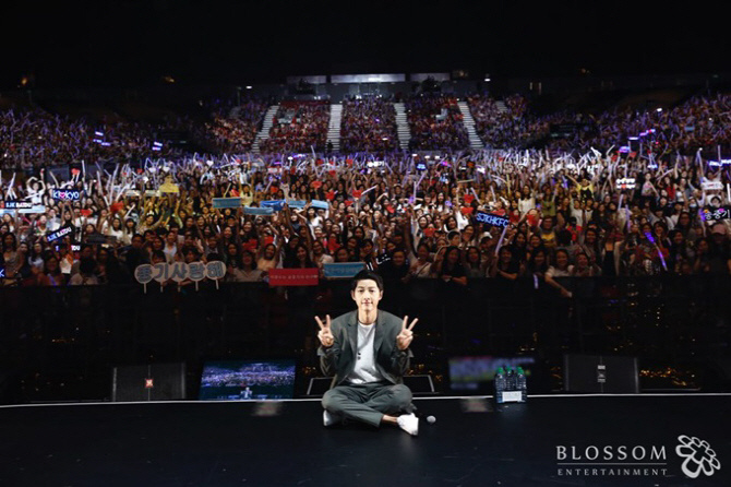 宋仲基香港粉絲見面會現場照 李光洙王祖藍助陣【高清組圖】