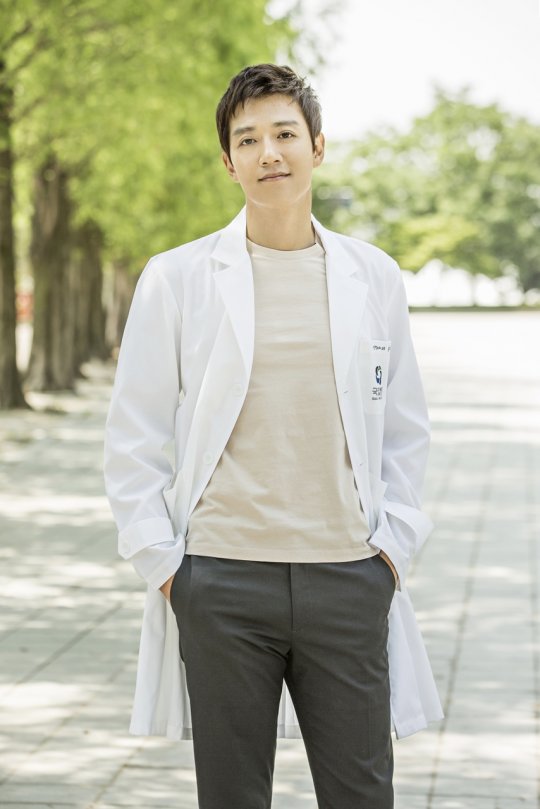 樸信惠金來沅出演醫生情侶《Doctors》公布主演劇照 【組圖】