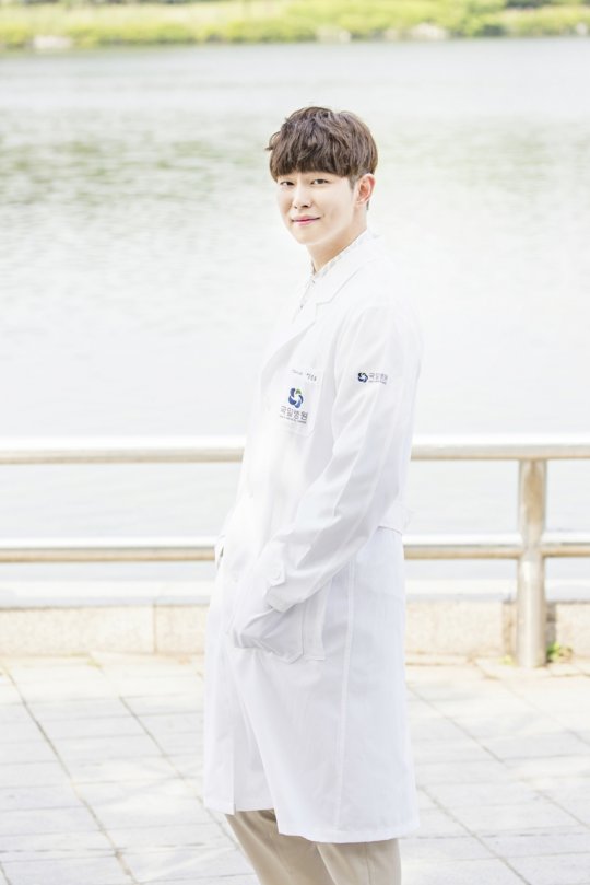 樸信惠金來沅出演醫生情侶《Doctors》公布主演劇照 【組圖】