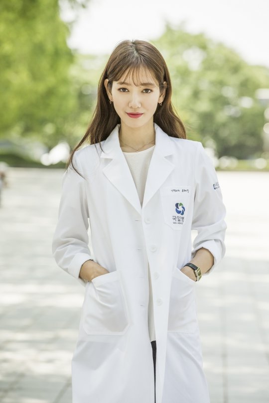 樸信惠金來沅出演醫生情侶《Doctors》公布主演劇照 【組圖】