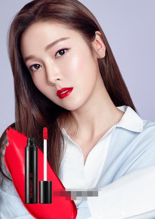 Jessica鄭秀妍口紅寫真 烈焰紅唇VS嬌嫩粉唇【組圖】