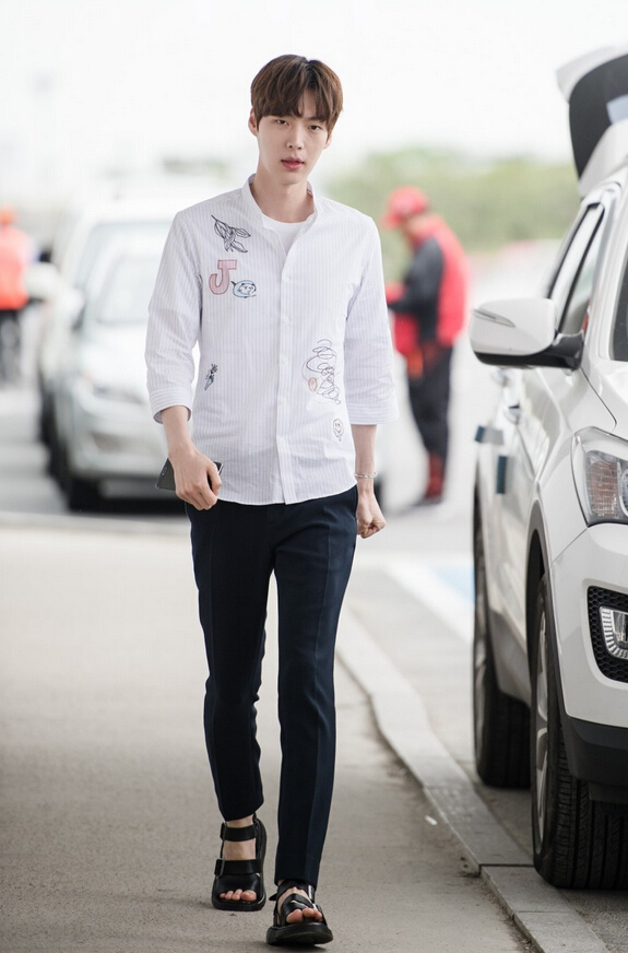 宋仲基權志龍金秀賢李敏鎬李鐘碩 韓國白衣男神全盤點【組圖】