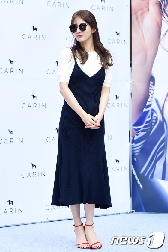 李敏鎬女友秀智藍色長裙造型現身 清純美貌吸睛【組圖】