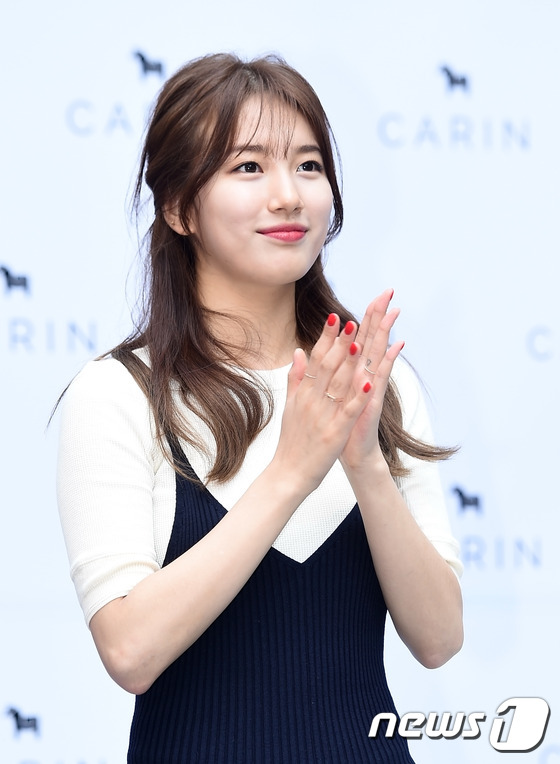 李敏鎬女友秀智藍色長裙造型現身 清純美貌吸睛【組圖】