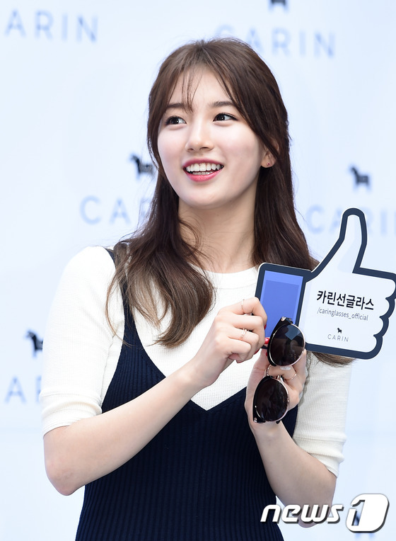 李敏鎬女友秀智藍色長裙造型現身 清純美貌吸睛【組圖】