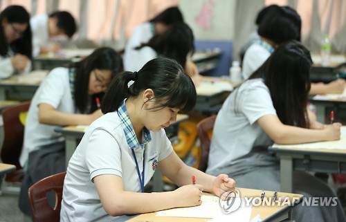 韓國舉行“國家水平學業成就度評價”考試【組圖】