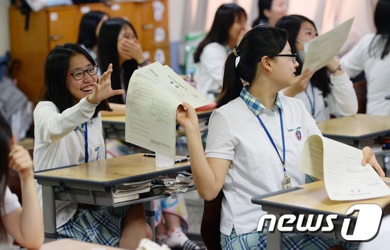 韓國舉行“國家水平學業成就度評價”考試【組圖】