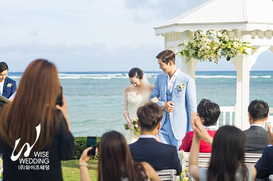 《星你》申盛祿婚禮照公開 簡單溫馨浪漫十足【組圖】