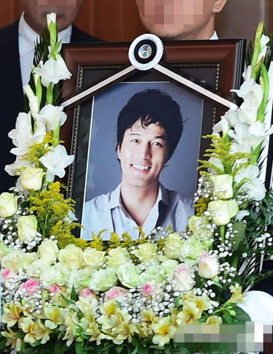 韓國自殺男星金成民出殯 張瑞希韓可露等悼念【組圖】