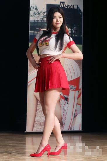 韓國女團Brave Girls性感回歸 穿紅衣跳性感熱舞【組圖】