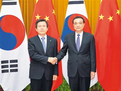 6月28日，國務院總理李克強在北京人民大會堂同來華訪問并出席2016年夏季達沃斯論壇的韓國國務總理黃教安舉行會談。新華社記者 李學仁攝