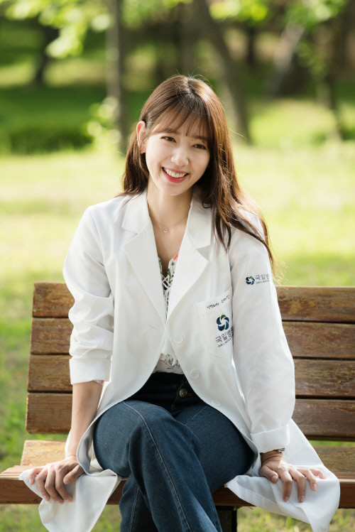 《Doctors》樸信惠PK李圣經 女一女二誰更美【組圖】