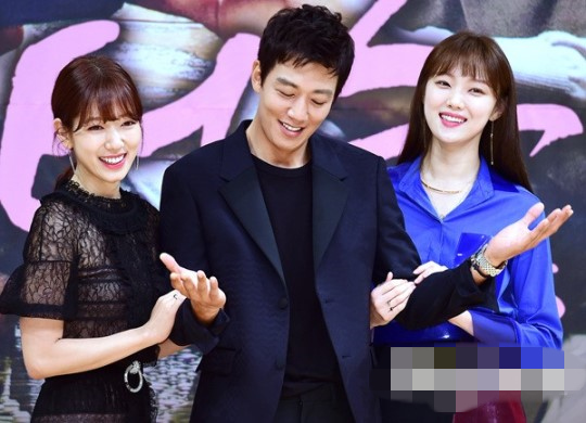 《Doctors》樸信惠PK李圣經 女一女二誰更美【組圖】