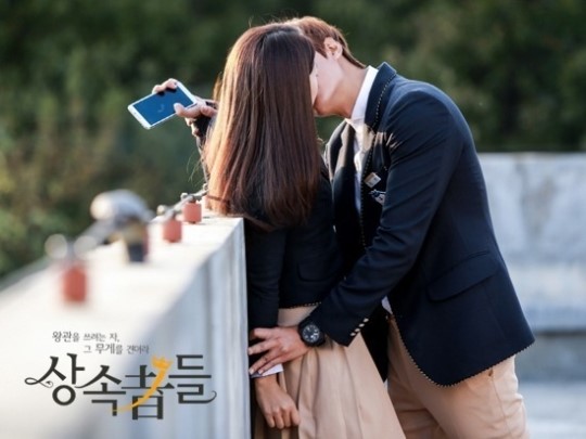 《任意依戀》金宇彬秀智“鼻尖kiss”引熱議 韓劇中經典浪漫吻戲盤點【組圖】