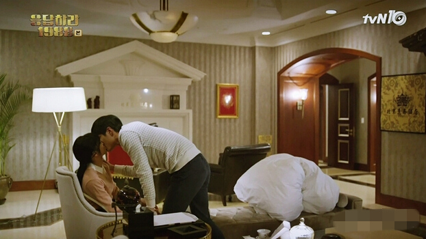 《任意依戀》金宇彬秀智“鼻尖kiss”引熱議 韓劇中經典浪漫吻戲盤點【組圖】