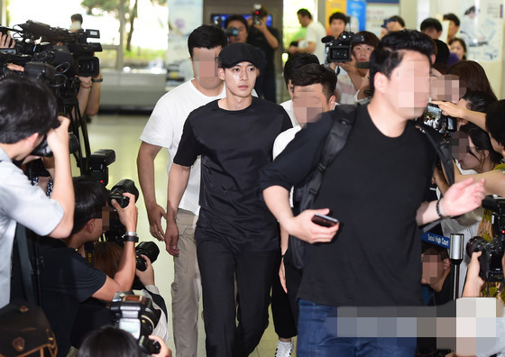 金賢重就前女友索賠16億韓元一案出席庭審【組圖】