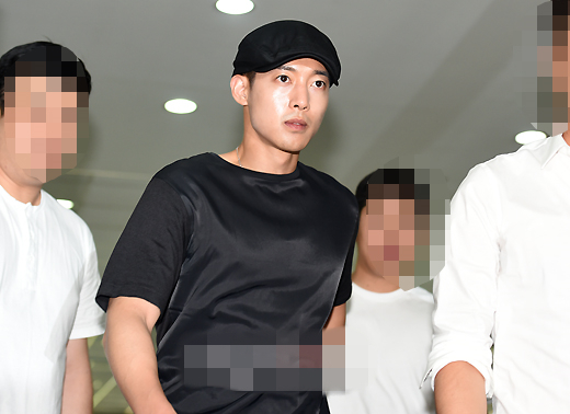 金賢重就前女友索賠16億韓元一案出席庭審【組圖】