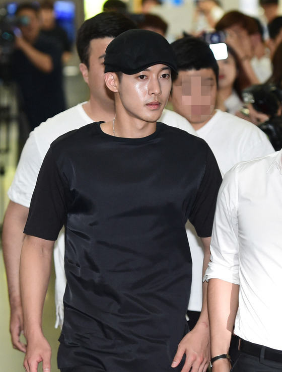 金賢重就前女友索賠16億韓元一案出席庭審【組圖】