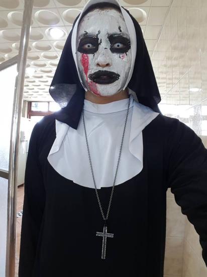 腦洞大開！韓國高中生奇葩畢業照令人捧腹大笑【組圖】