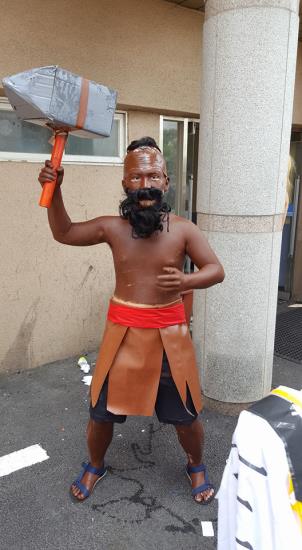 腦洞大開！韓國高中生奇葩畢業照令人捧腹大笑【組圖】