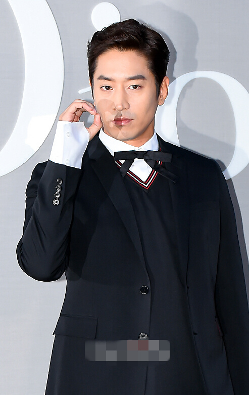 巨星云集！EXO燦烈世勛Eric帥氣亮相 允兒金惠秀崔智友同場比美【組圖】