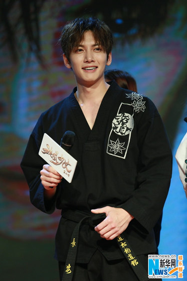 池昌旭出席《旋風少女2》開播發布會 與粉絲互動秀撩妹神技【組圖】