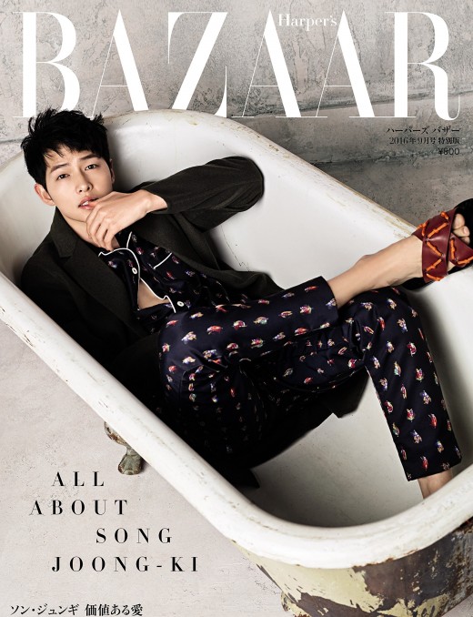 “撩妹男神”宋仲基登日本雜志封面 隨性躺浴缸（圖）