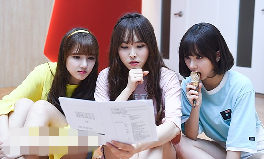 Gfriend新專輯排練花絮照公開 藝琳恩妃清純動人【組圖】