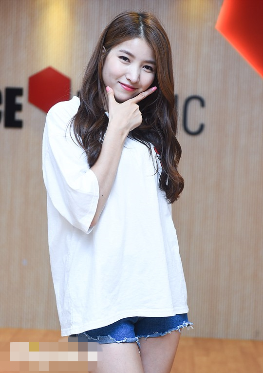 Gfriend新專輯排練花絮照公開 藝琳恩妃清純動人【組圖】