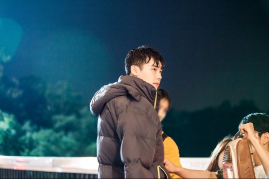 《W-兩個世界》海量劇照搶先看 李鐘碩自曝與韓孝珠吻戲比想象中多【組圖】