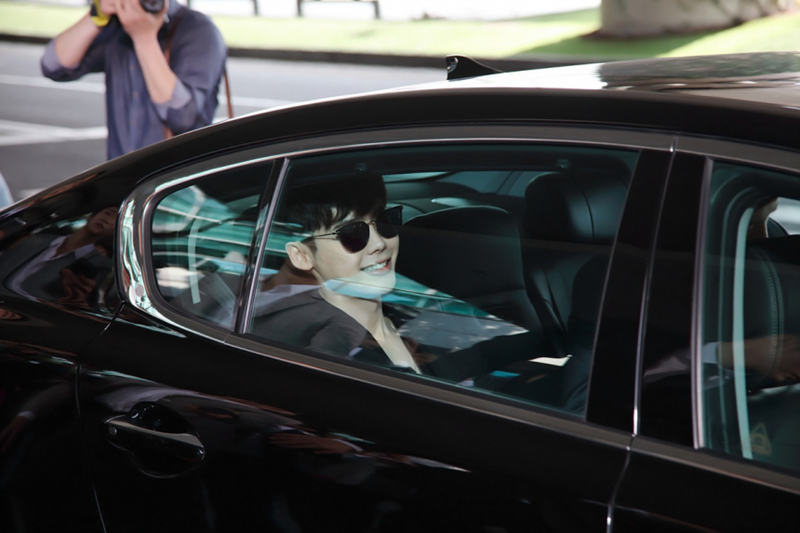 《W-兩個世界》海量劇照搶先看 李鐘碩自曝與韓孝珠吻戲比想象中多【組圖】