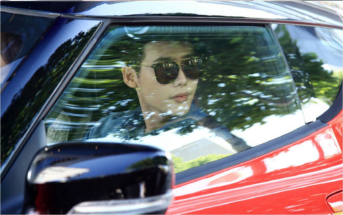 《W-兩個世界》海量劇照搶先看 李鐘碩自曝與韓孝珠吻戲比想象中多【組圖】