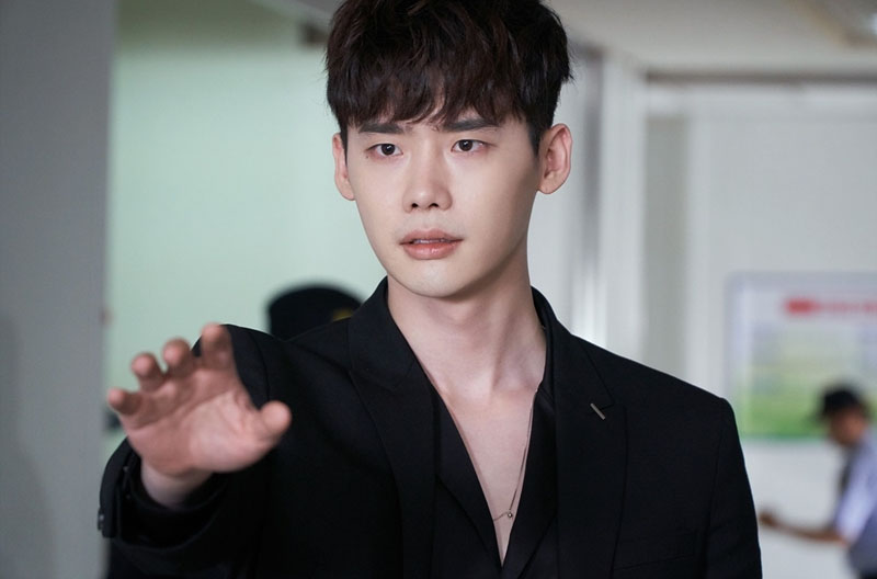 《W-兩個世界》海量劇照搶先看 李鐘碩自曝與韓孝珠吻戲比想象中多【組圖】