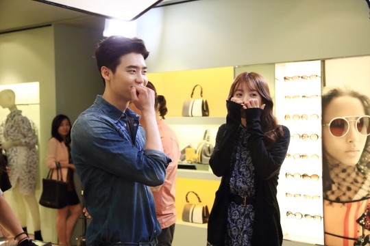 《W-兩個世界》海量劇照搶先看 李鐘碩自曝與韓孝珠吻戲比想象中多【組圖】