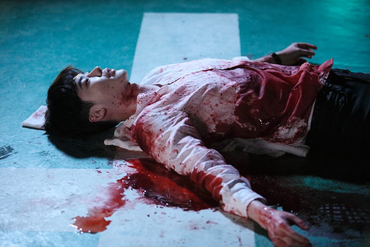 《W-兩個世界》海量劇照搶先看 李鐘碩自曝與韓孝珠吻戲比想象中多【組圖】