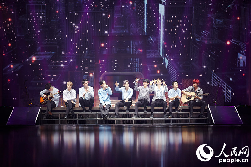 EXO首爾演唱會成員展現“超能力” KAI帶傷出演【組圖】