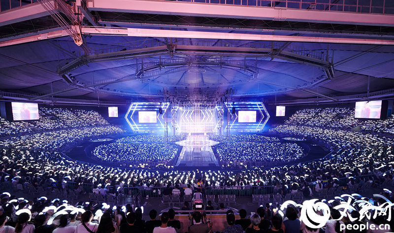 EXO首爾演唱會成員展現“超能力” KAI帶傷出演【組圖】