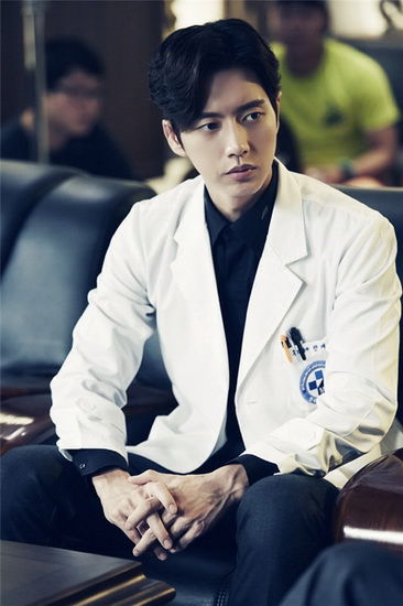 《老九門》陳偉霆領銜宋仲基李鐘碩霍建華胡歌 中韓男星制服造型盤點【組圖】