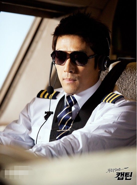 《老九門》陳偉霆領銜宋仲基李鐘碩霍建華胡歌 中韓男星制服造型盤點【組圖】