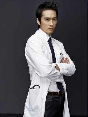 《老九門》陳偉霆領銜宋仲基李鐘碩霍建華胡歌 中韓男星制服造型盤點【組圖】