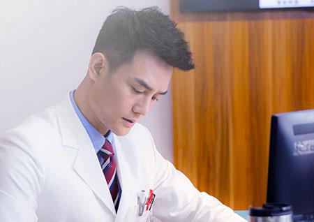 《老九門》陳偉霆領銜宋仲基李鐘碩霍建華胡歌 中韓男星制服造型盤點【組圖】